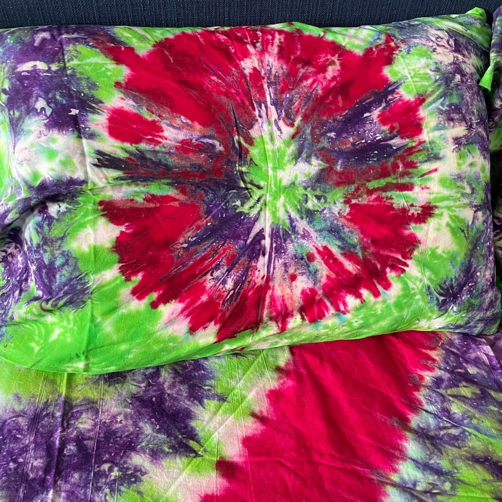 Tie dyed Queen Bedsheet set - Picture 5 of 12
